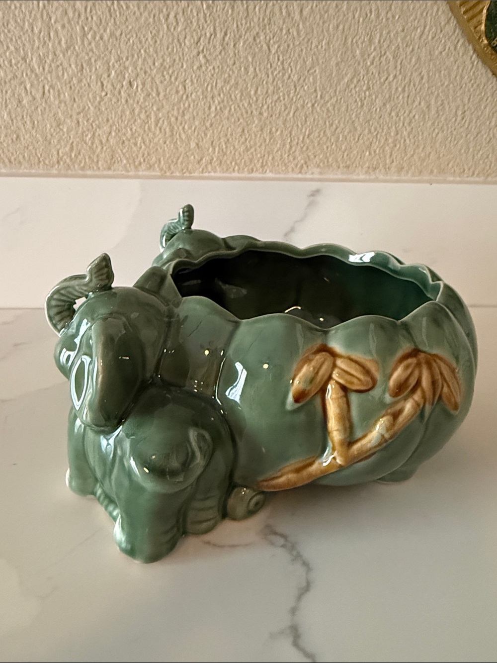 Majolica Style Planter Ceramic Elephant - Picture 4 of 7